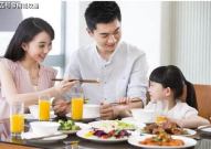 吃瓜娱乐君保姆带孩子