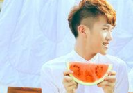 娱乐吃瓜头像男生霸气,娱乐吃瓜头像男生风采独树一帜