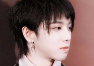 吃瓜八卦娱乐圈宋亚轩,娱乐圈的瓜田，他的成长与蜕变